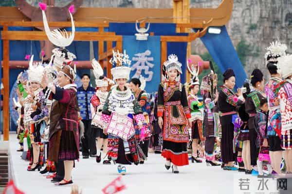 电视剧《乌蒙深处》迎来收官，演员与观众不舍离别