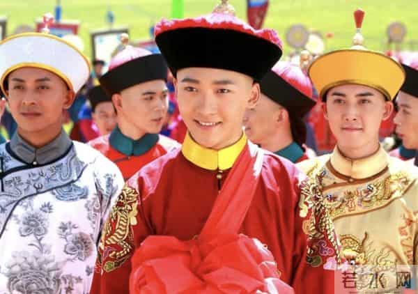 难怪看《唐诡》中的他眼熟,原来是我们的童年男神尔泰啊!