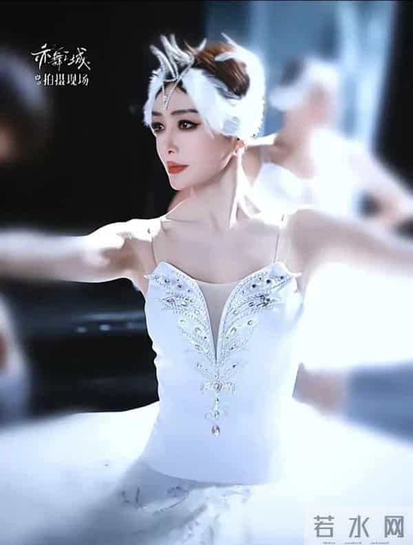 秦岚真“糊”了？40+不嫁人，新剧豆瓣6分还被嘲演技不如颜值