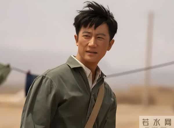 30多位明星为肖战包场，一部电影看出人品，众人都不想他输！