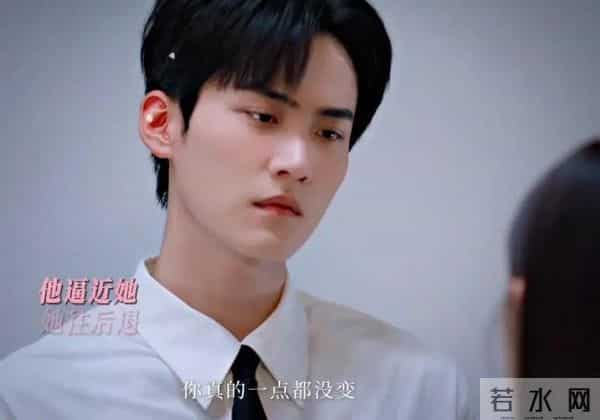 收手吧！42岁陈妍希和23岁小鲜肉演情侣，“如胶似漆”满屏尴尬