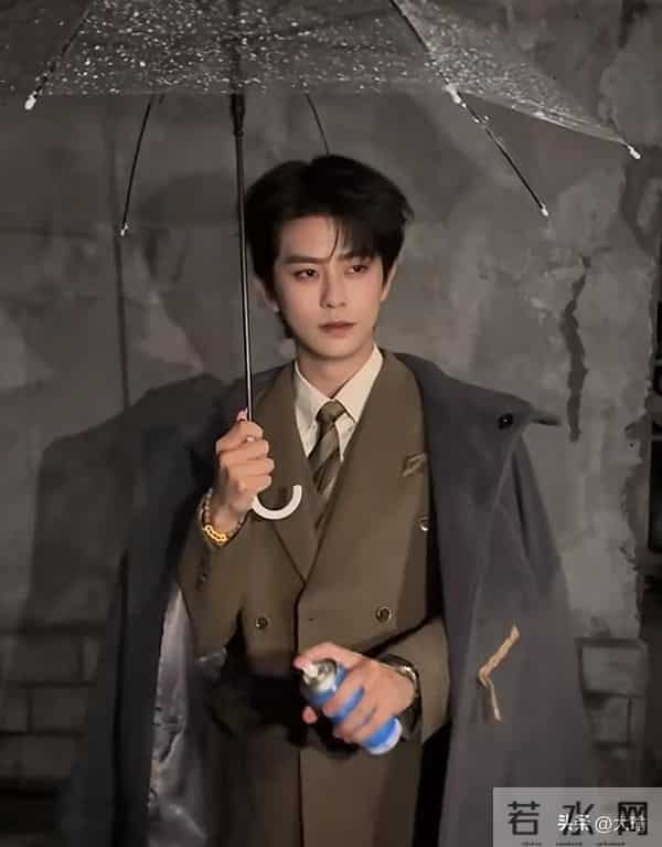 民国短剧杀疯了!刘润铭钟熙首搭《恨血为盟》双强博弈+重生虐恋