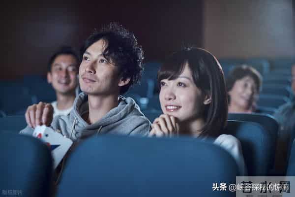 为啥外国人看电影电视剧不需要字幕，中国人却不要不行