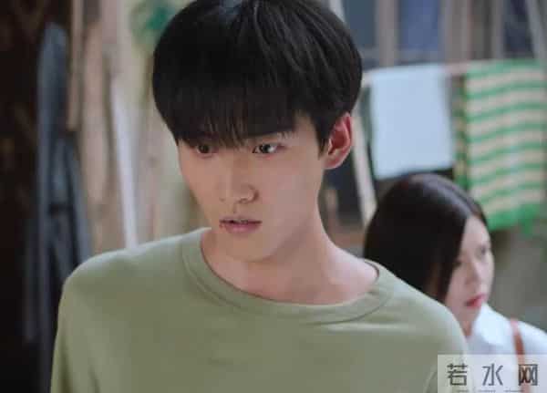 收手吧！42岁陈妍希和23岁小鲜肉演情侣，“如胶似漆”满屏尴尬