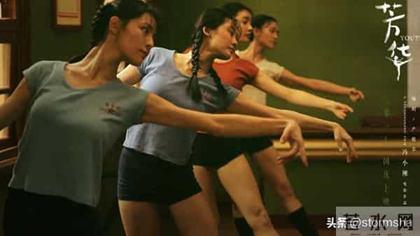 为什么 2017 年的〈芳华〉，在 2025 年再次被看懂？