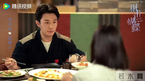 30集都市剧《狙击蝴蝶》开播，年下姐弟恋，双向救赎，甜欲拉扯