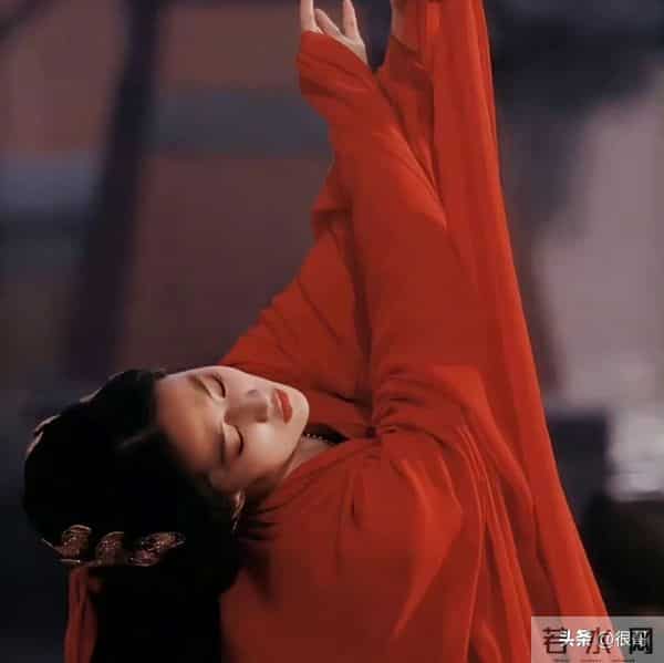 执扇定乾坤：当刘亦菲化身诸葛亮，全女版三国为何引爆全网？