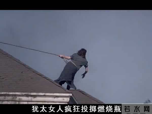 德军撕开犹太女孩的毛衣 为了镇压犹太人反抗…影视解说