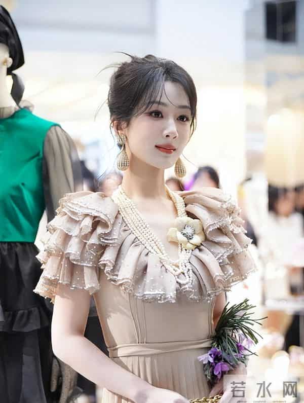 演都不演了！官宣喜讯才6天，杨紫担心的事发生，个个戳她心窝