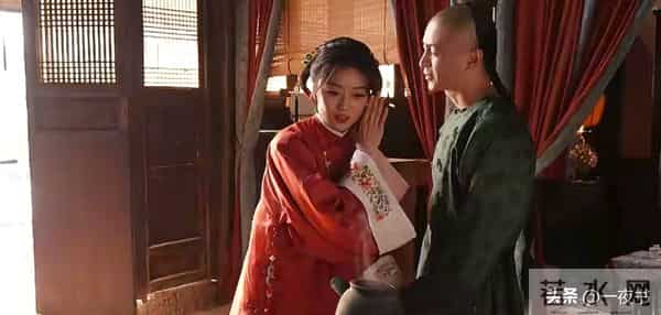 《大生意人》直到白依梅跪求古平原做自己孩子父亲,才知,她多狠