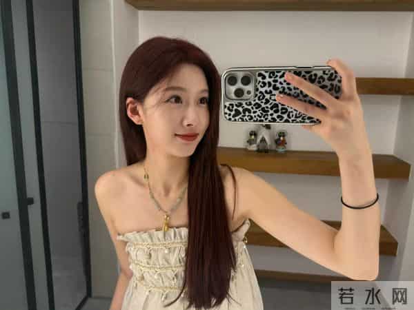 她比李纯、孙千年轻，比向涵之清纯，《大生意人》知书达理惹人爱