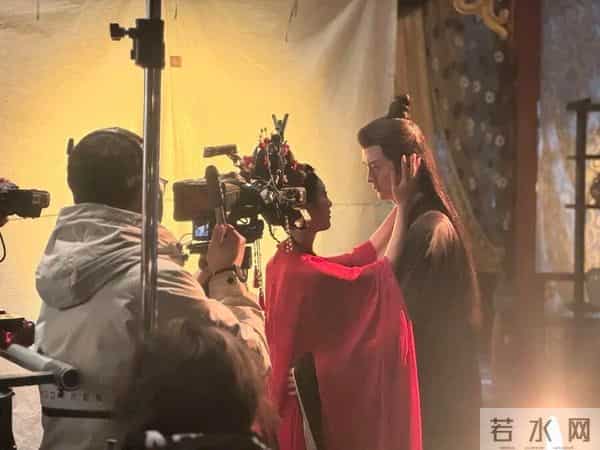 一年5000个总裁被下药、3000个女主走错房间！当“复制粘贴”失灵，微短剧的下半场拼的是什么？