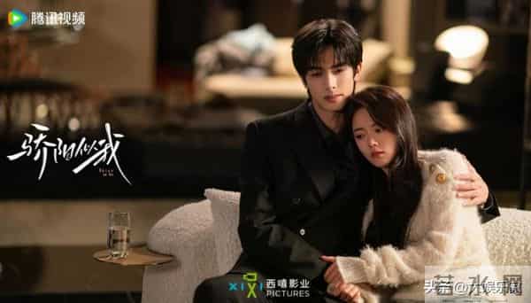 赵今麦新剧搭档宋威龙亲密剧照曝光,两人紧贴共穿外套这幕甜出汁