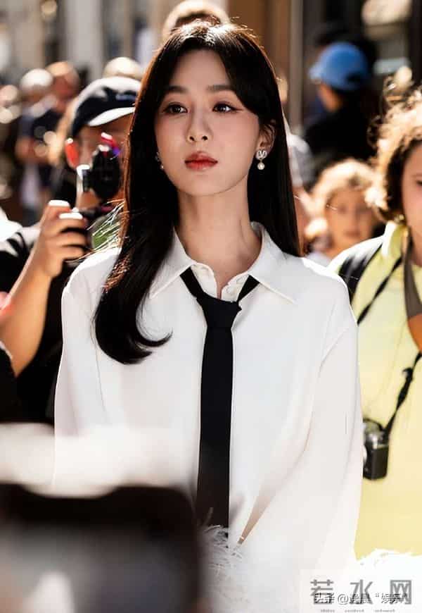 杨紫新剧未播遭跟风抄袭，十年坎坷路再遇舆论风暴，能否化解危机