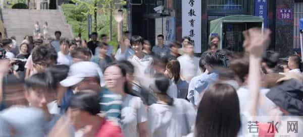 仅播半小时,热度飙至18000,连追4集我想说-耳朵从头红到尾啊!