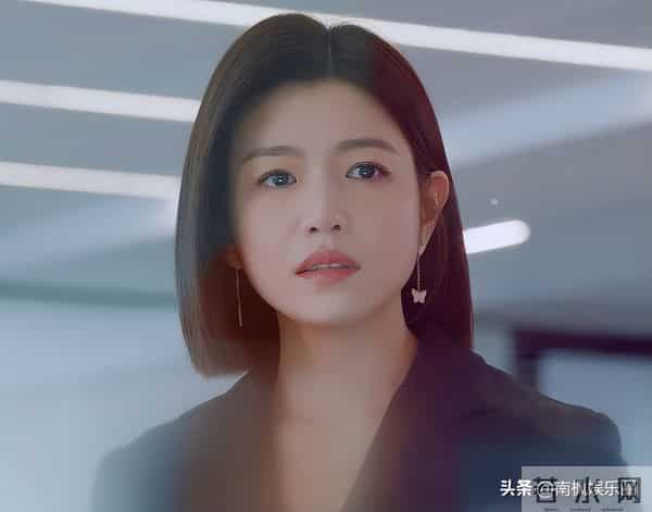 男女主从单相思到相互救赎，《狙击蝴蝶》成姐弟恋剧新标杆