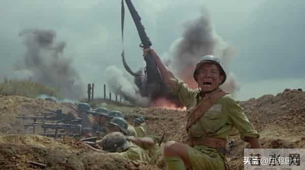 电影《三毛从军记》的荒诞，扒光了抗战时“大人物”的体面