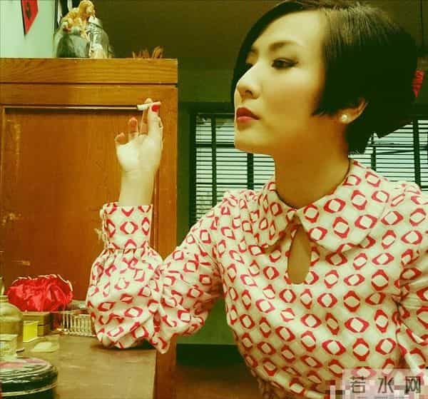 TVB梁珈詠入行演百套剧多扮绿叶，为追梦摆摊卖饰品，北上寻开心