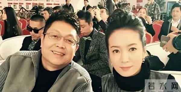 她长得漂亮，演技好，父母却一个瘫痪，一个截肢，丈夫将她宠成宝