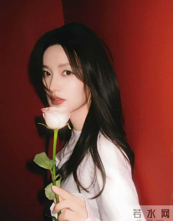 捧花照片网络炸锅，新剧花语传情桥段，演技精湛征服观众