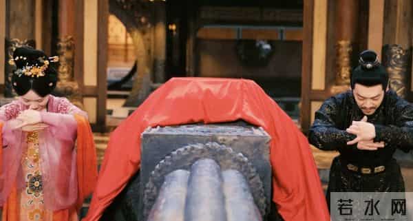 难怪看《唐诡》中的他眼熟,原来是我们的童年男神尔泰啊!