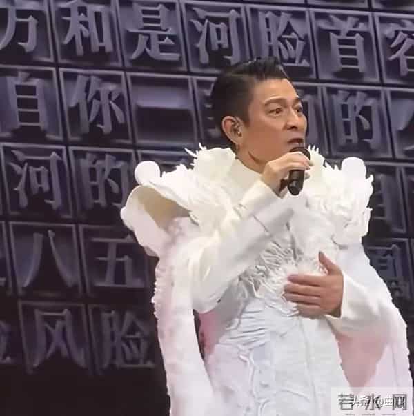 为什么刘德华音乐事业蒸蒸日上，电影却频频出现退档现象？