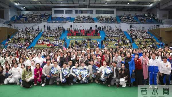 张颂文携新片赴“十年之约” 韶关学院千人共上“第二课堂”