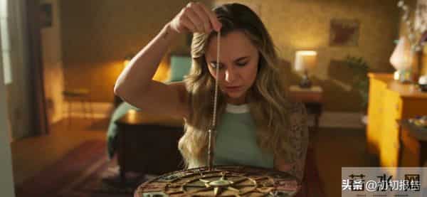 R级爆浆！8.1分《变相怪杰》导演新作，难怪口味这么重呢