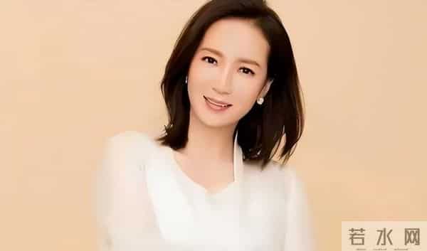 她长得漂亮，演技好，父母却一个瘫痪，一个截肢，丈夫将她宠成宝