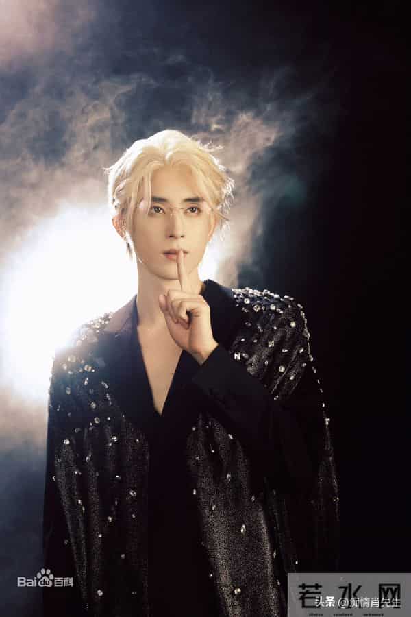 敖瑞鹏不断蜕变,新剧先婚后爱+婚前协议,以银白发演绎“霸总”