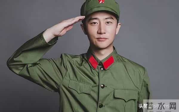 为什么 2017 年的〈芳华〉，在 2025 年再次被看懂？