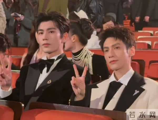 微博视界，蒋欣坐第二排C位，马伊琍靠边，多年女主角比不过配角