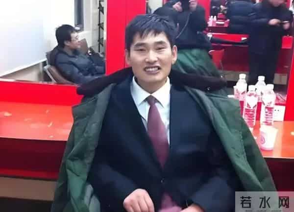 明明跟村里人关系不好,大衣哥朱之文为什么不搬走呢?