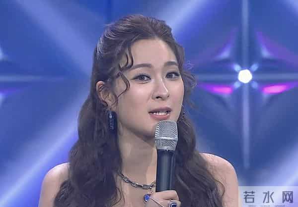 TVB女星遭洗版式差评，主持直播节目自炒绯闻，备受公司高层力捧