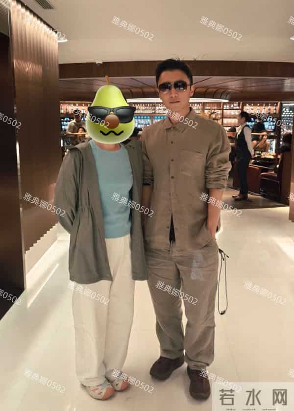 香港偶遇谢霆锋和大儿子，谢霆锋好帅好年轻Lucas很乖很崇拜爸爸