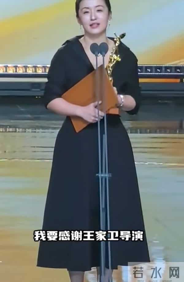 事情闹大了！秦雯“袭警捞人”事件遭官媒喊话，吐槽倪妮被硬刚