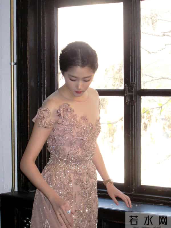 关晓彤微博视界大会写真美图