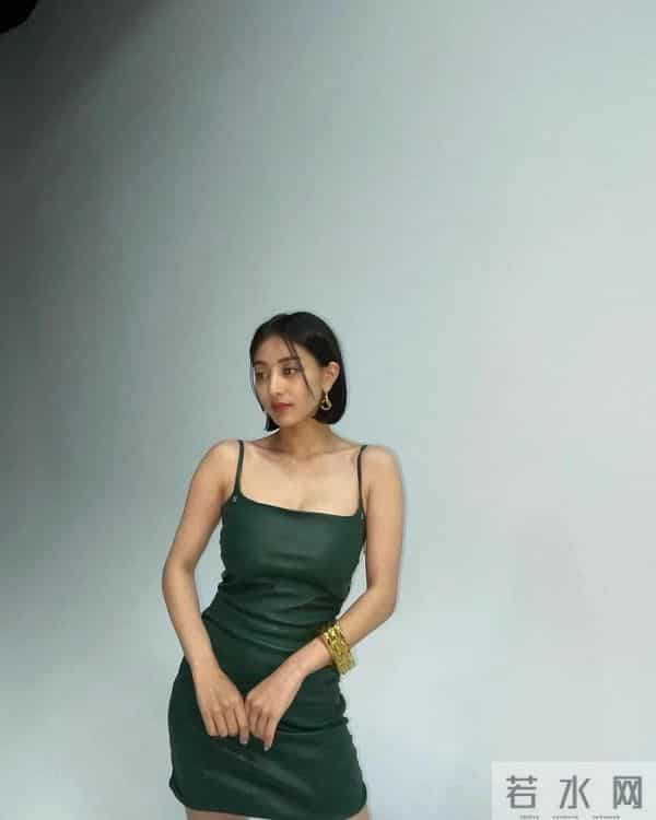 夸一夸朴志效 越来越美！ 身材超好！