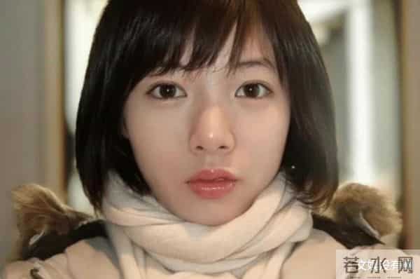 泫雅晒最新体重，从53减到了49公斤，网友：瘦了好多，尤其是腿！