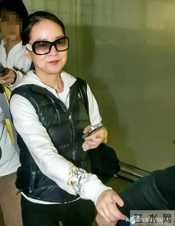 林凤娇比吴绮莉清醒，守着花心丈夫不离婚 让情敌和私生女无计可施