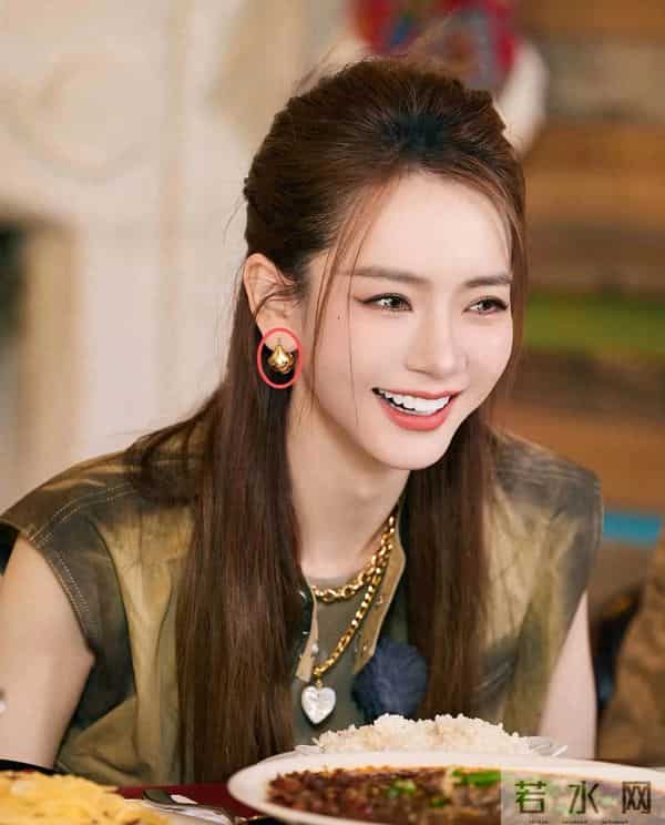 戚薇这对耳环，普通人戴也超绝