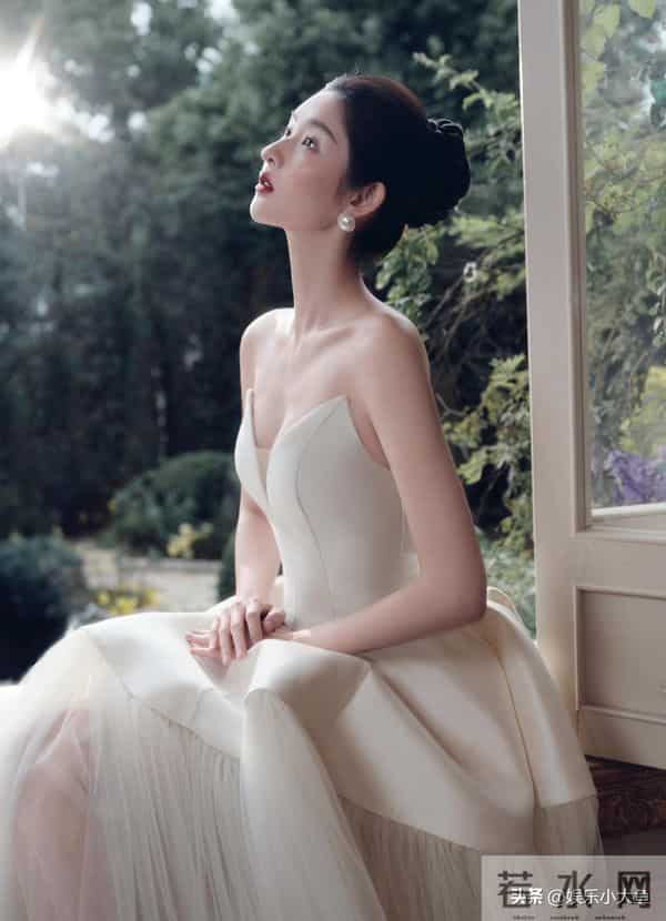 王玉雯亮相微博视界大会红毯,肌肤如雪,美得似小公主!