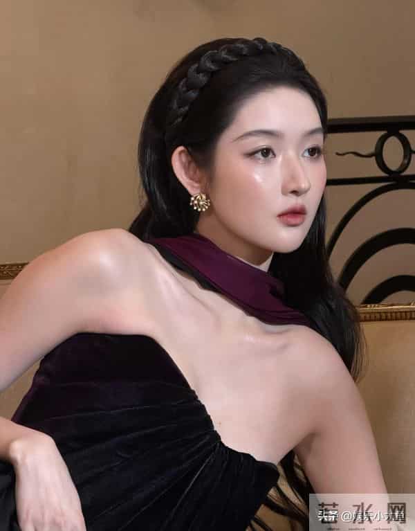 王玉雯亮相微博视界大会红毯,肌肤如雪,美得似小公主!