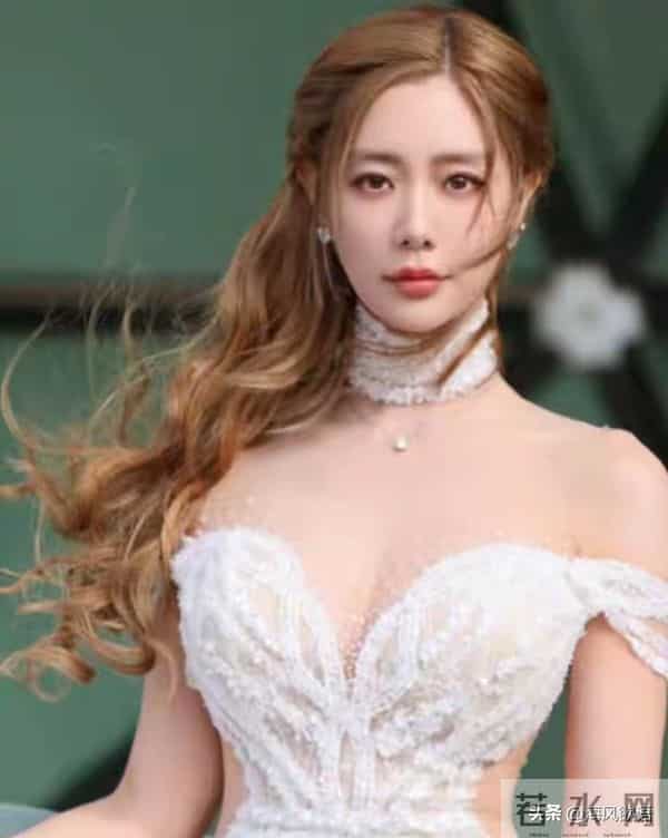 亚洲第一美女克拉拉离婚，前夫放着人间尤物不珍惜，背后真相曝光
