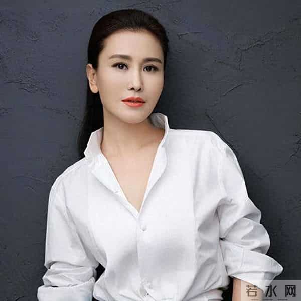 没领证却同居多年,38岁高龄生下女儿,守寡七年只为完成丈夫遗愿