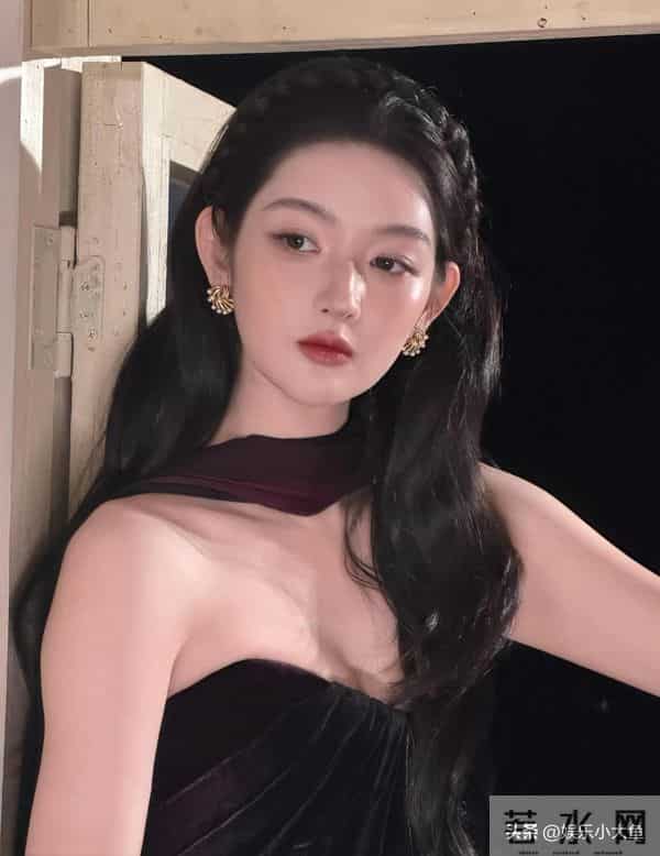 王玉雯亮相微博视界大会红毯,肌肤如雪,美得似小公主!