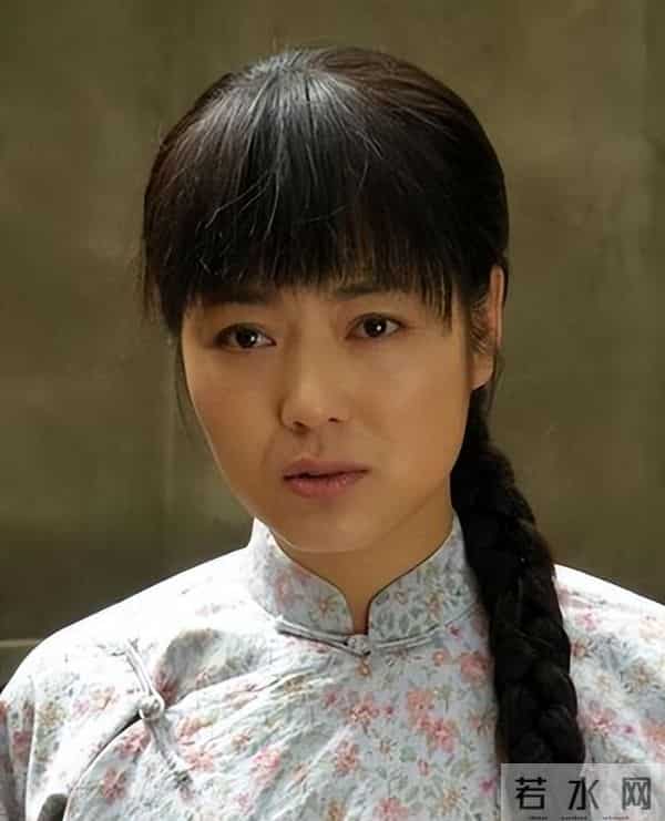 54岁王茜华现状：为小丈夫高龄生子，身材走样，参加婚礼无人识！