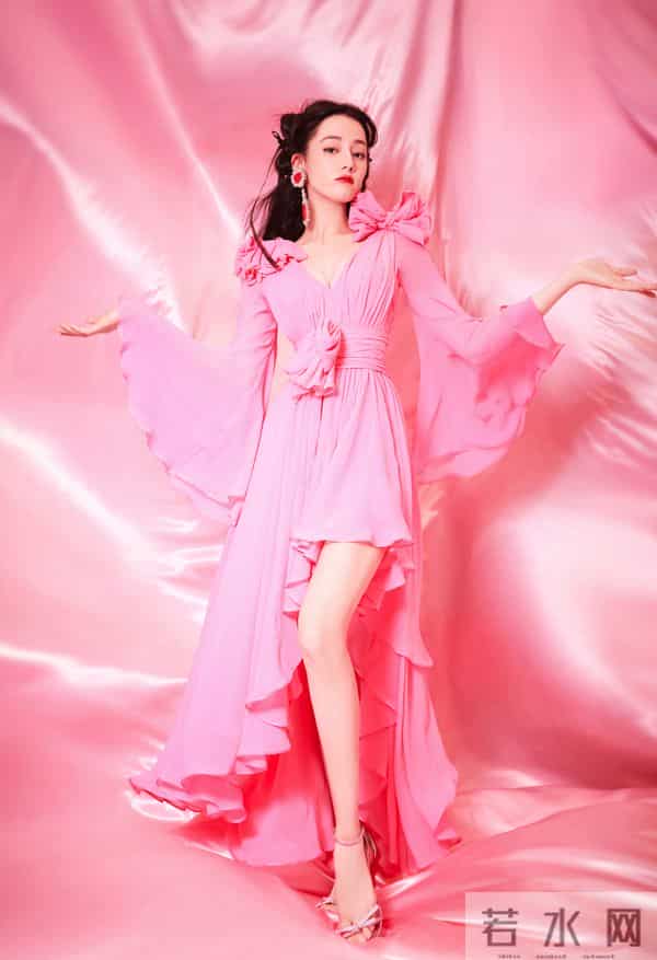 女明星，迪丽热巴的美脚