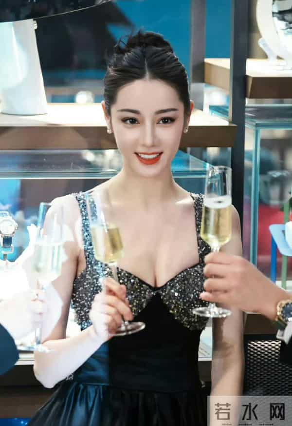 迪丽热巴，毋庸置疑的好身材