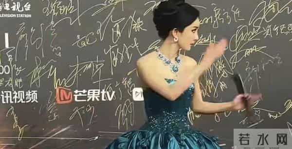 微博之夜似菜市场，杨幂指挥交通，蓝盈莹撞衫，张淼怡不敢认